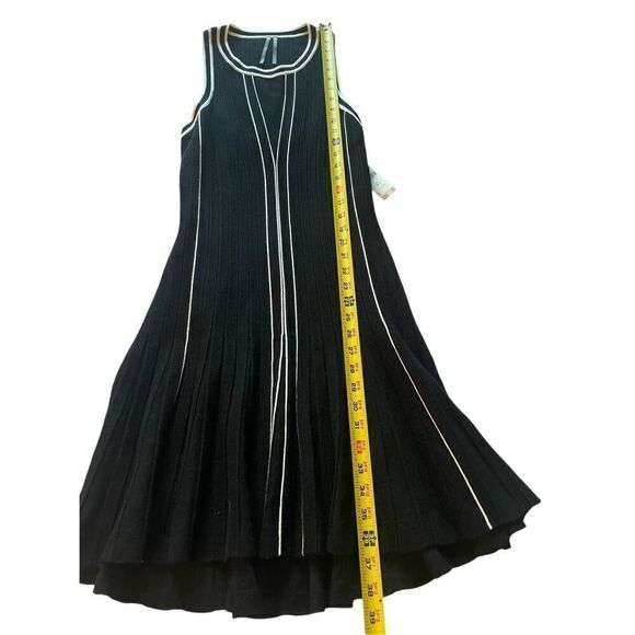 NWT Anthropologie Sleeveless Pointelle Sweater Dress Size MP Black & White Flare - Picture 9 of 16
